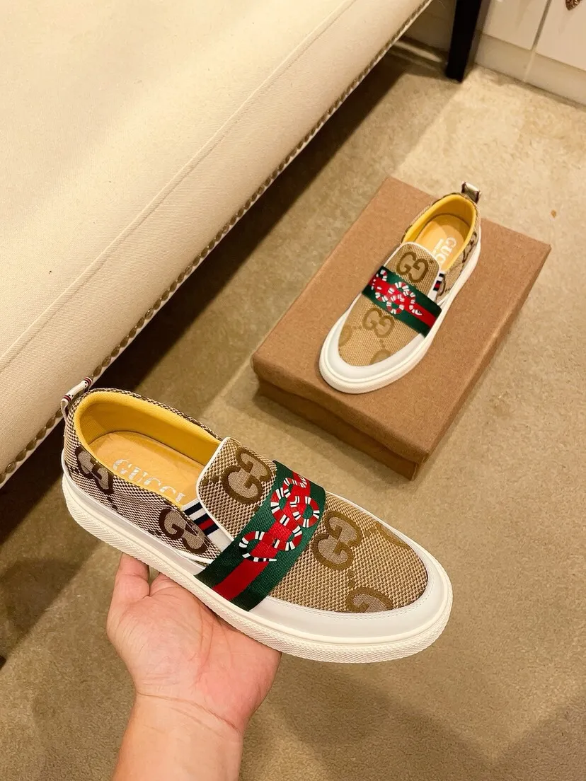 Factory price 400. [Gucci] Gucci's latest 🎁🎁 fashionable casual men's shoes 👟, hot style 💥 simple and elegant style, exclusive for trendy men. Unique official website latest brand 👑 original decoration, fashionable and generous, original cowhide leather ✅ breathable sheepskin lining, official website designated wear-resistant casual outsole, classic model taken in real life 🎬38-44. Can be customized45